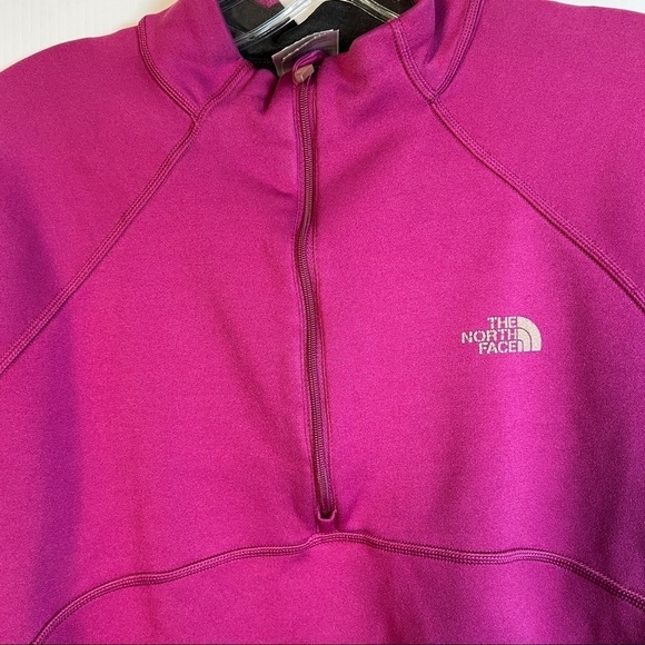 THE NORTH FACE 1/4 zip top with zipper pocket on back. Magenta/black Medium - Picture 4 of 8